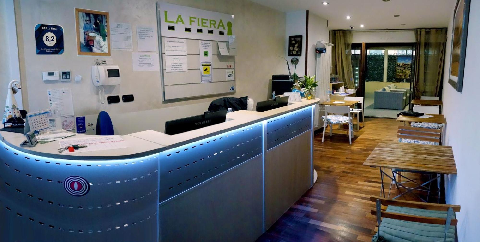 فيوميتشينو La Fiera Guesthouse المظهر الخارجي الصورة